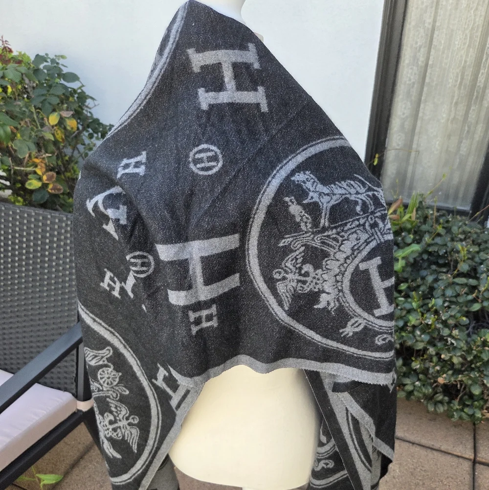 Hermes Black and Gray Monogram Cashmere-Blend Scarf - Picture 3 of 5